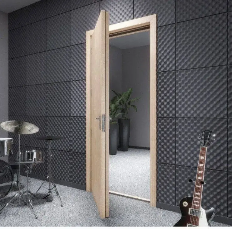 Porta acústica instalada em estúdio musical — VEDABLIND
